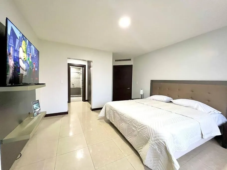 جواياكيل Suite De Lujo Hilton Colon